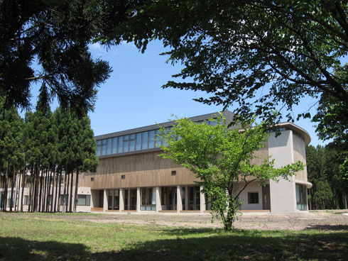 国際教養大学図書館棟 外観