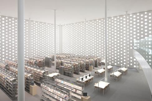 金沢海みらい図書館 内観